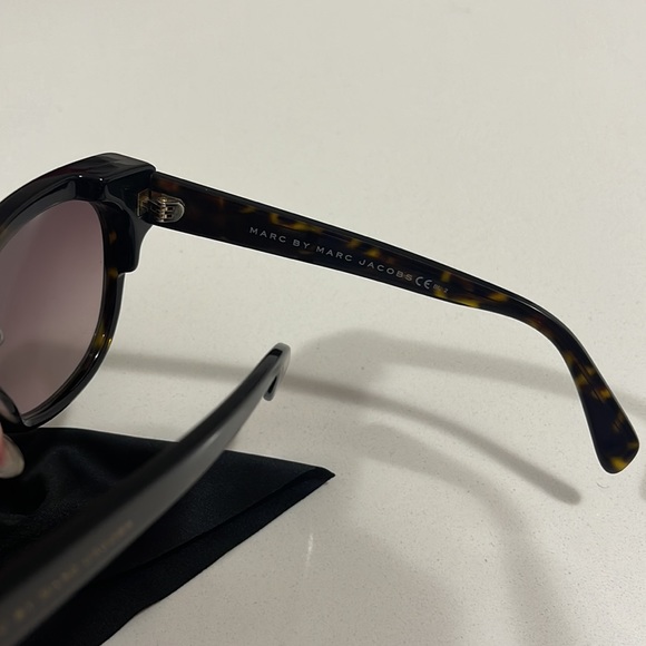 Marc Jacobs sunglasses 🕶 - Picture 6 of 13